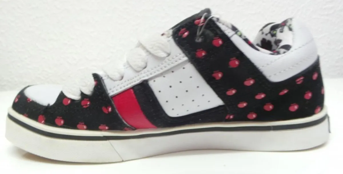 Osiris Skate Shoes Libra Girls Kids  White/Black/Lucy Lies/ Radio Hearts